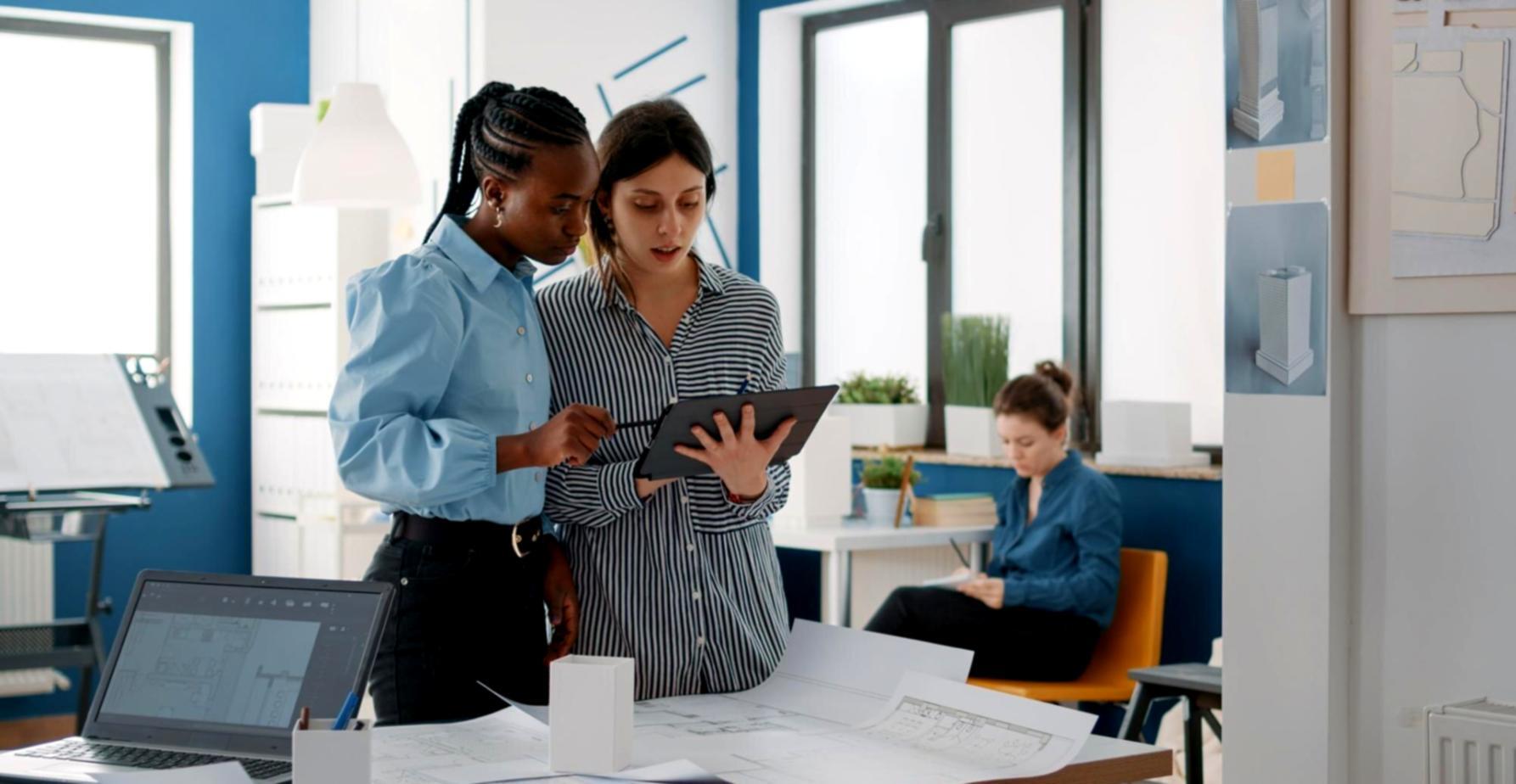 Team tecnico durante l'installazione e test delle apparecchiature audio-video